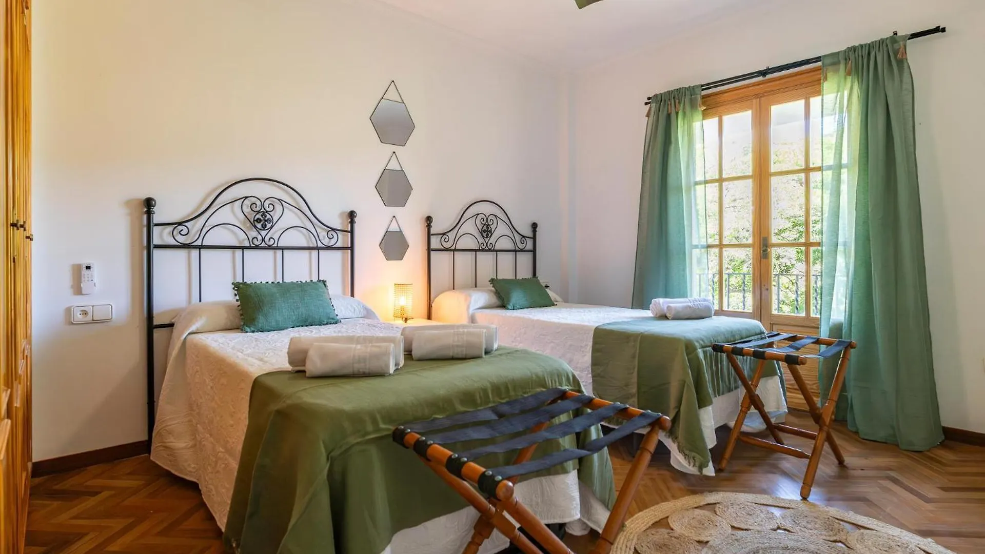 Stunning Home In Casarabonela 0*,