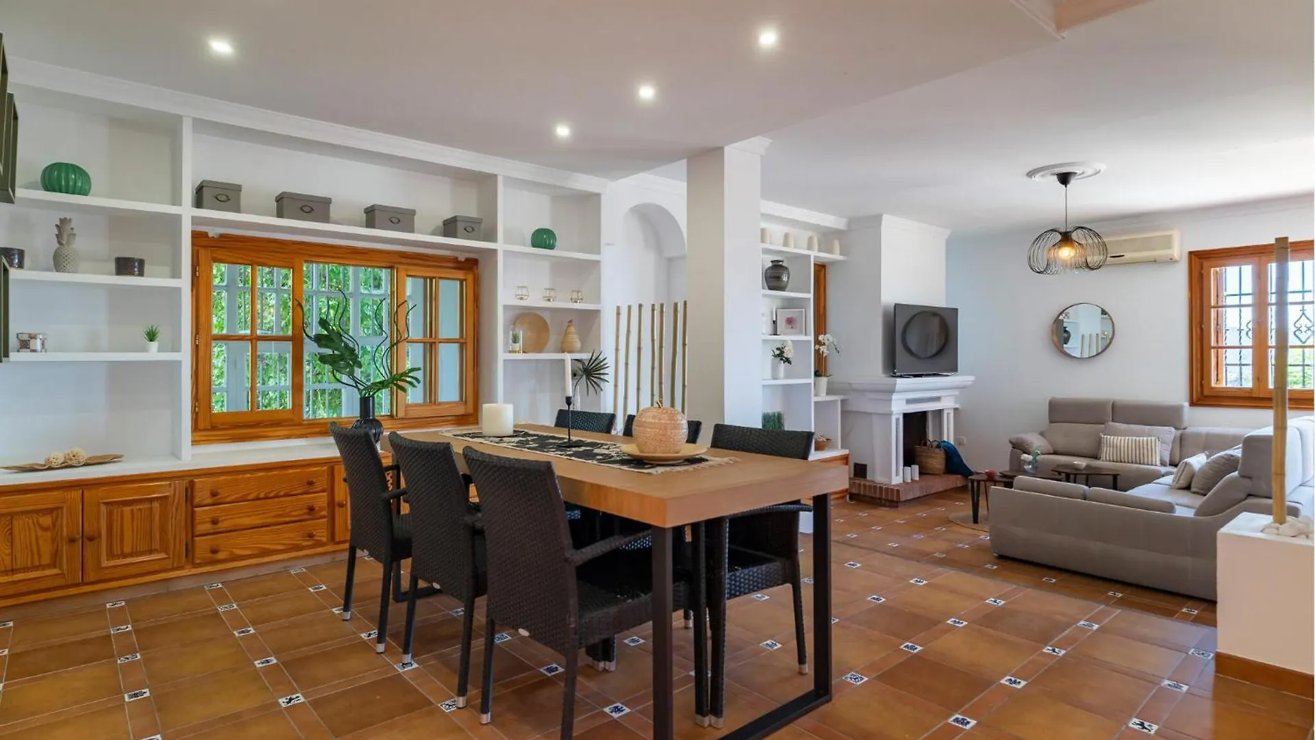 Stunning Home In Casarabonela 0*,